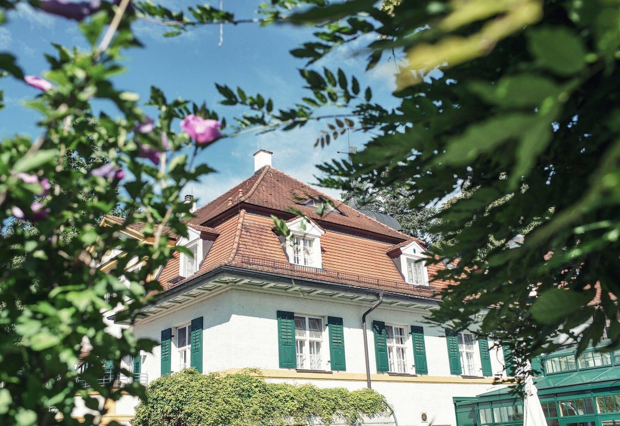 Biohotel Schlossgut Oberambach Exteriör bild